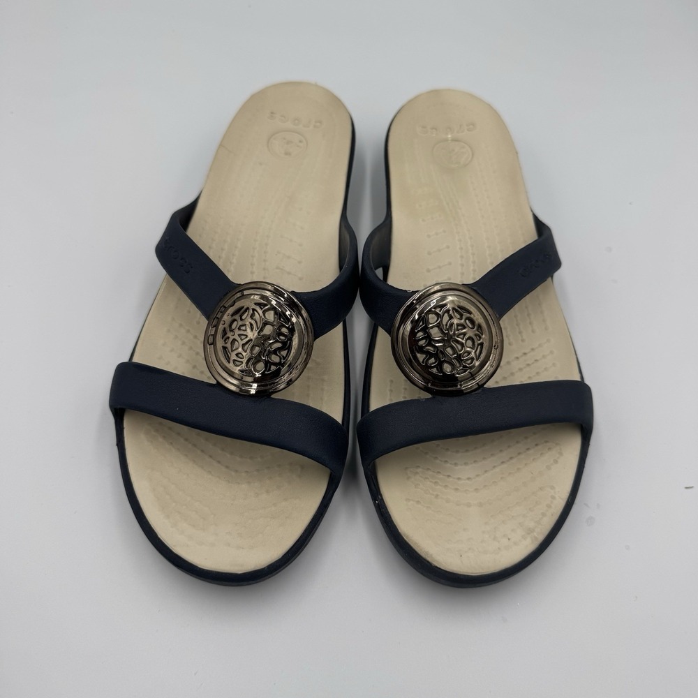 CROCS Sanrah Blue Cream Medallion Ring Wedge Slides Sandals Size 8